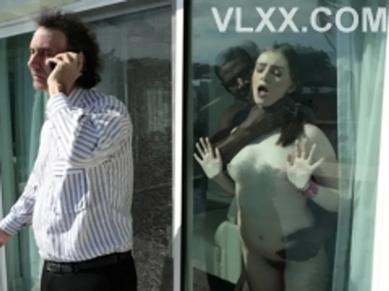 Dẫn tình nhân da đen về nhà chơi rồi địt trộm trước mặt ba mình